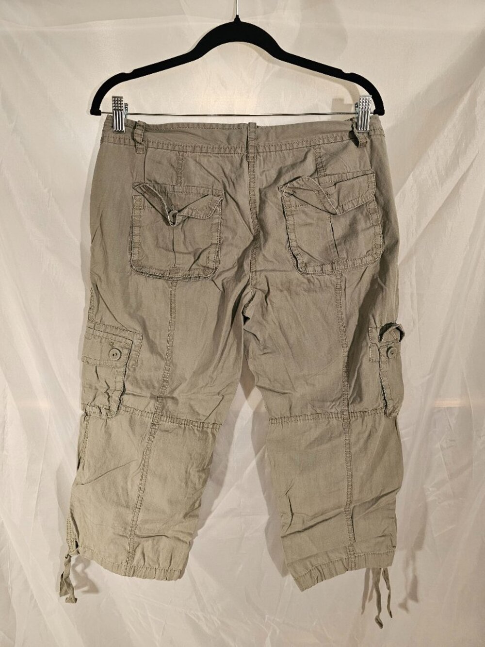 Loft cotton cargo capris. Size 6. - Picture 5 of 5